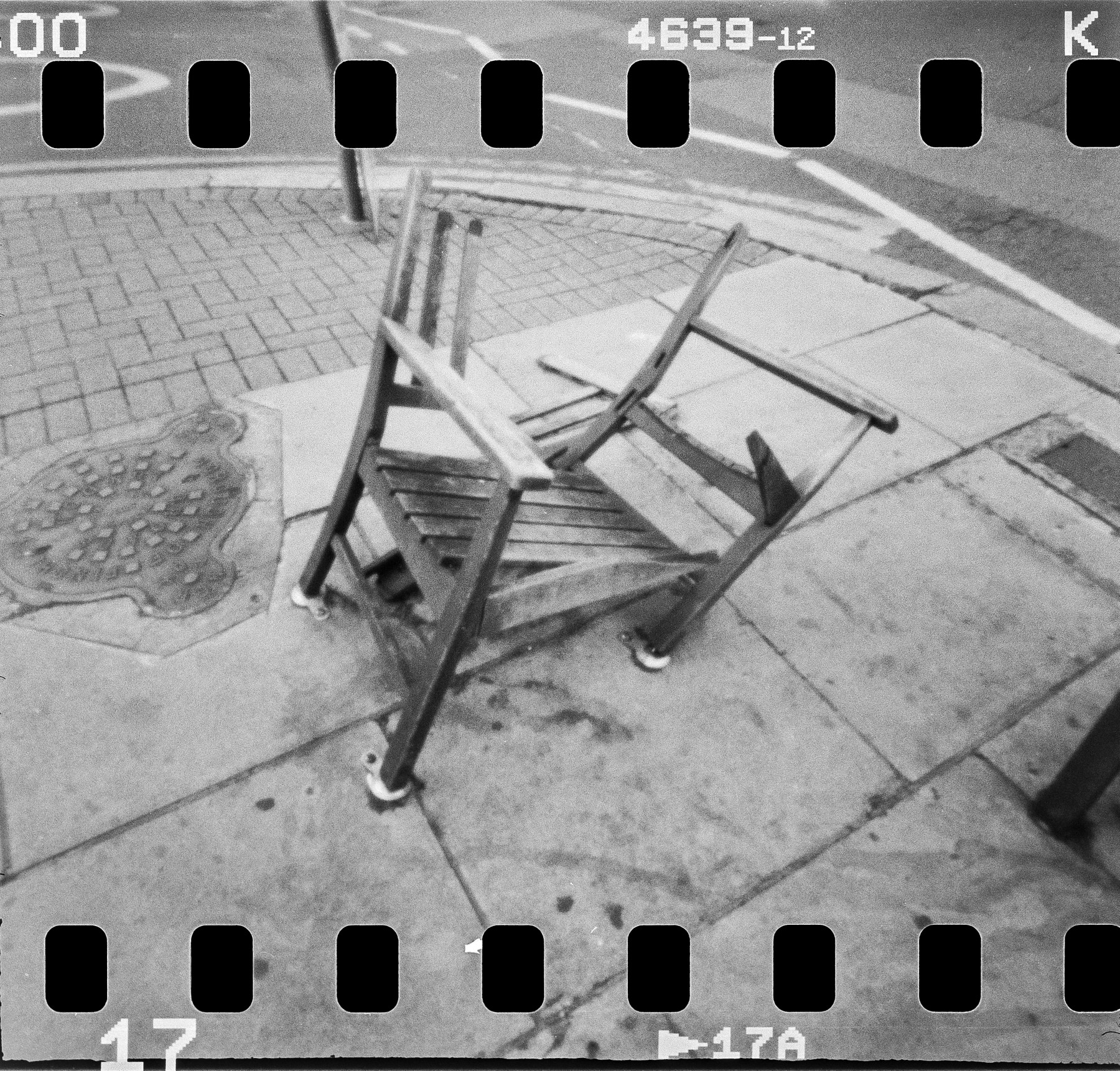 Broken Chair ⏺ Paul Nechifor Photography